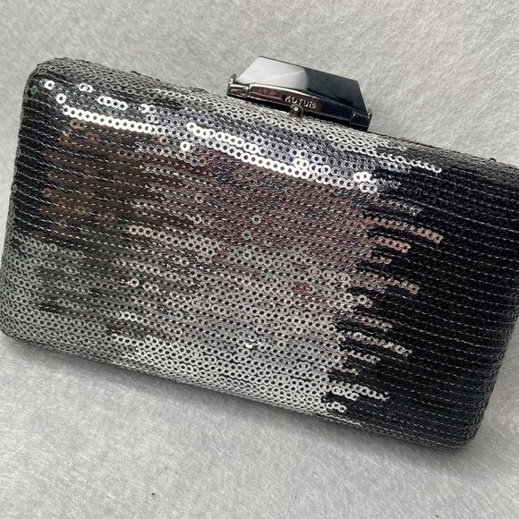 Kotur sequin embellished ombré gray silver black box clutch, black chain NWOT - Picture 11 of 12